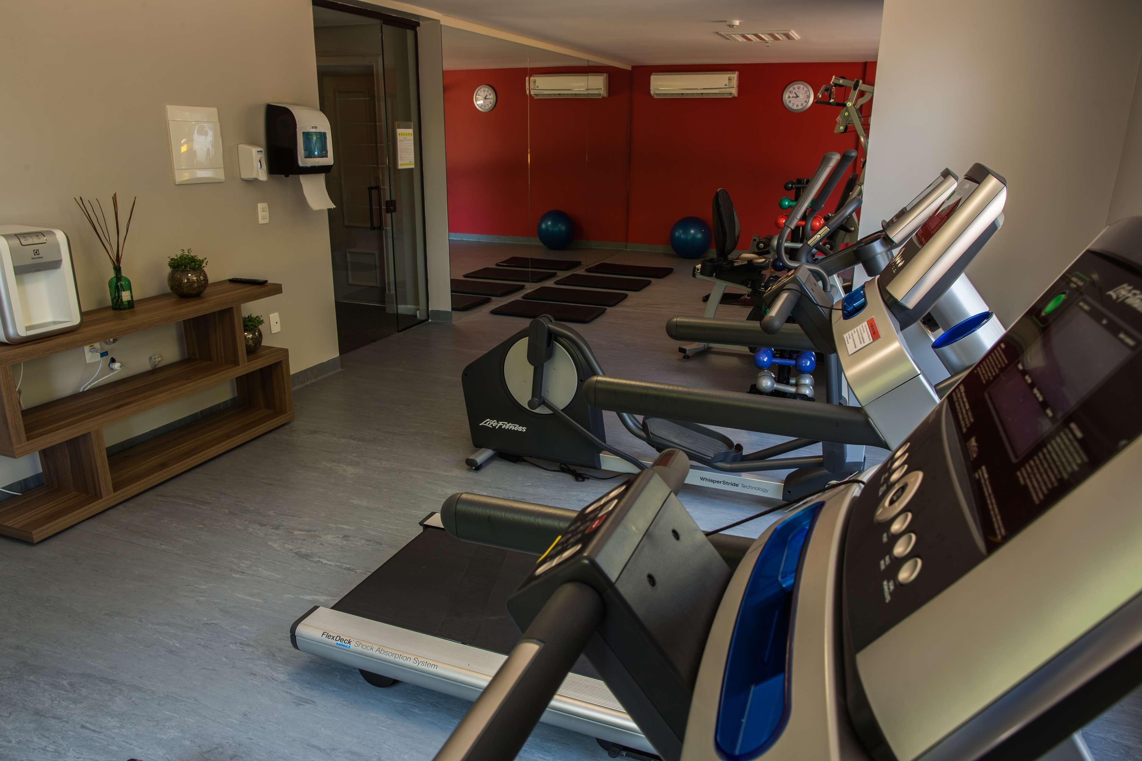 阿雷格里港丽筠酒店 外观 照片 A gym in a hotel
